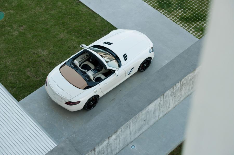  Mercedes-Benz SLS AMG Roadster 2012 года  (фото 50 из 198)